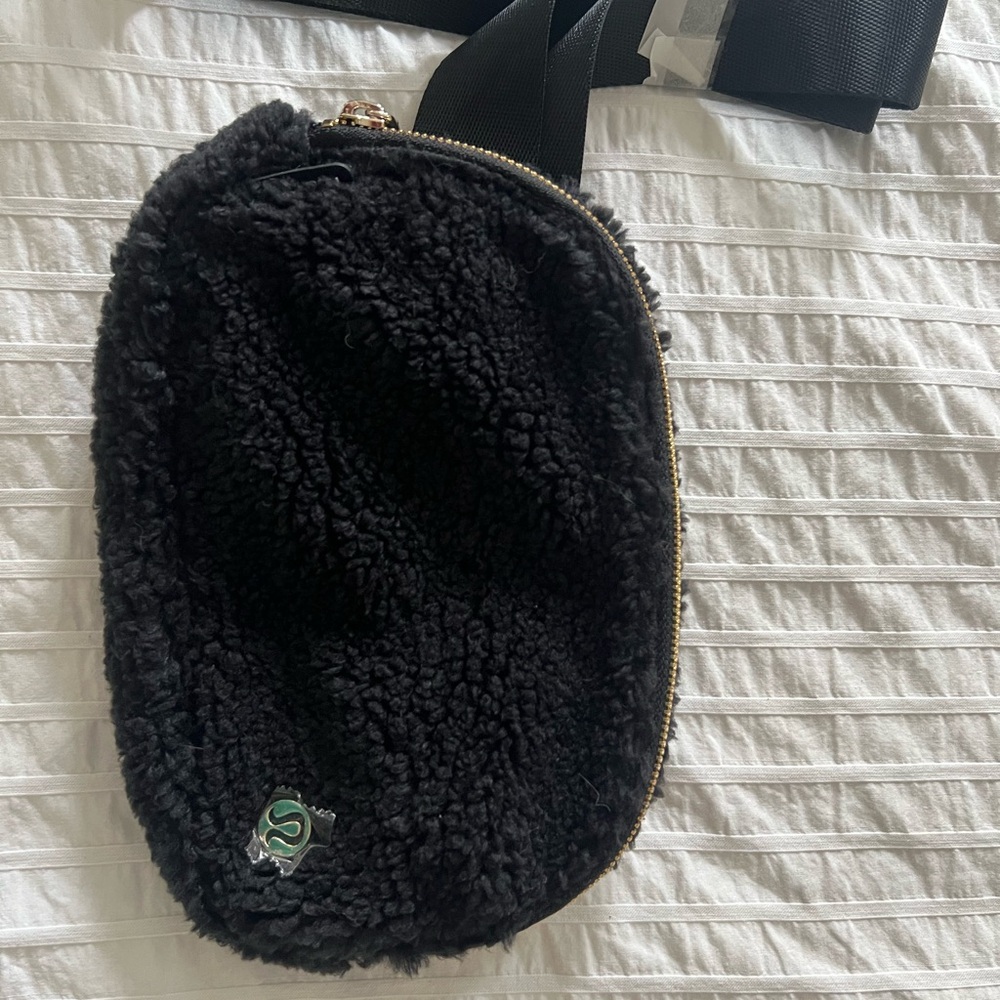 LULULEMON Black Sherpa Crossbody BRAND NEW Bag